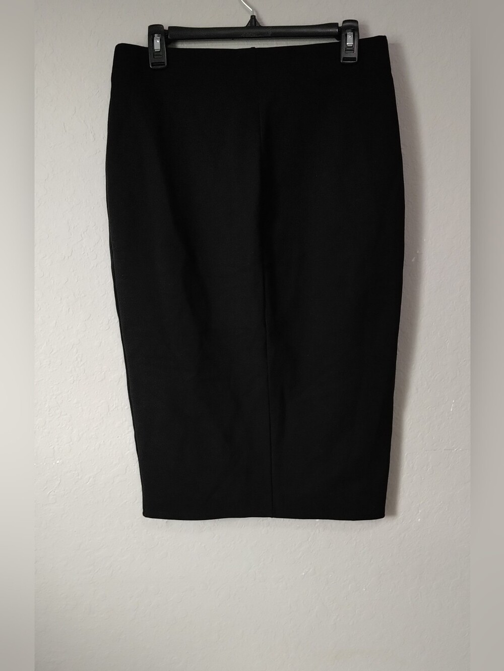 T Tahari Black Pencil Skirt with Back Vent - Picture 7 of 8